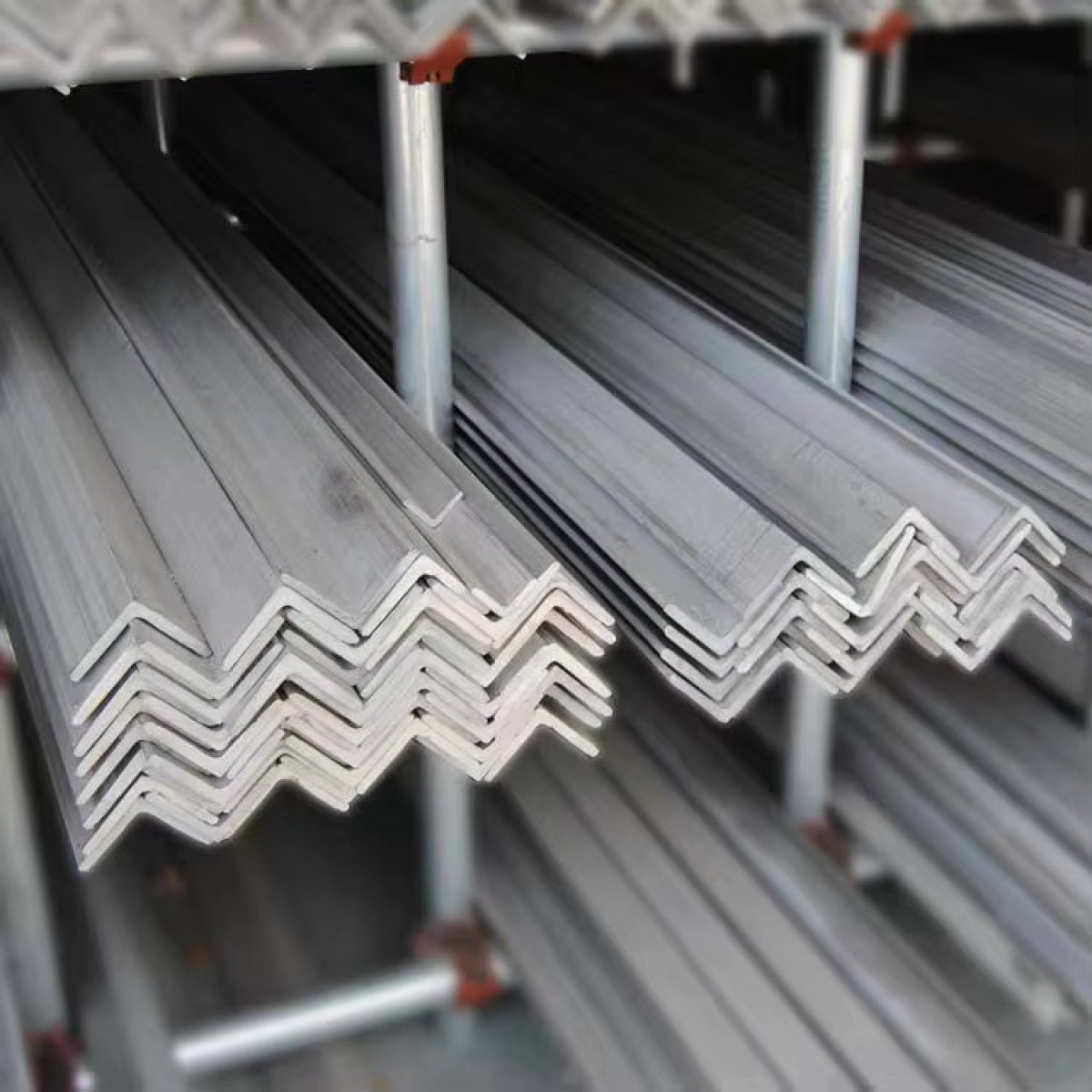 Steel Angle - Equal & Unequal